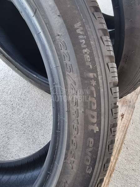 Hankook 225/45 R19 Zimska