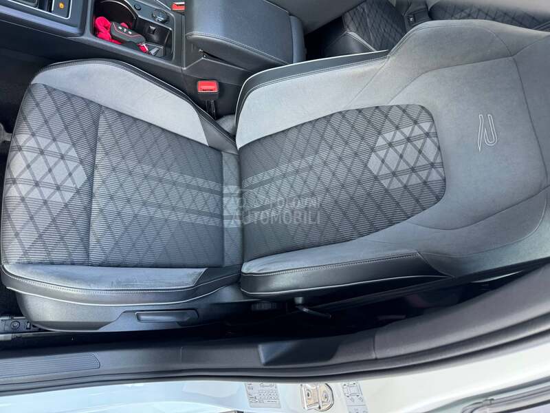 Volkswagen Golf 8 1.5 R- LINE