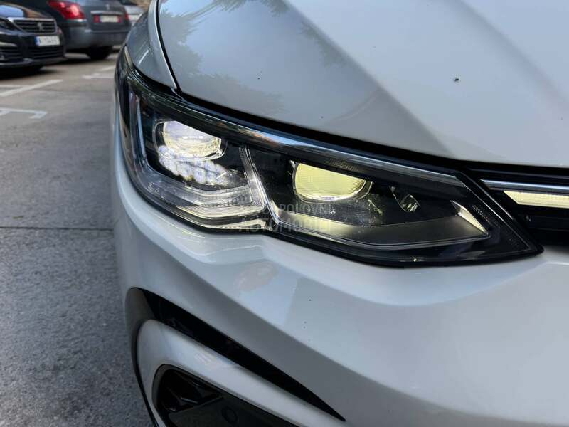 Volkswagen Golf 8 1.5 R- LINE