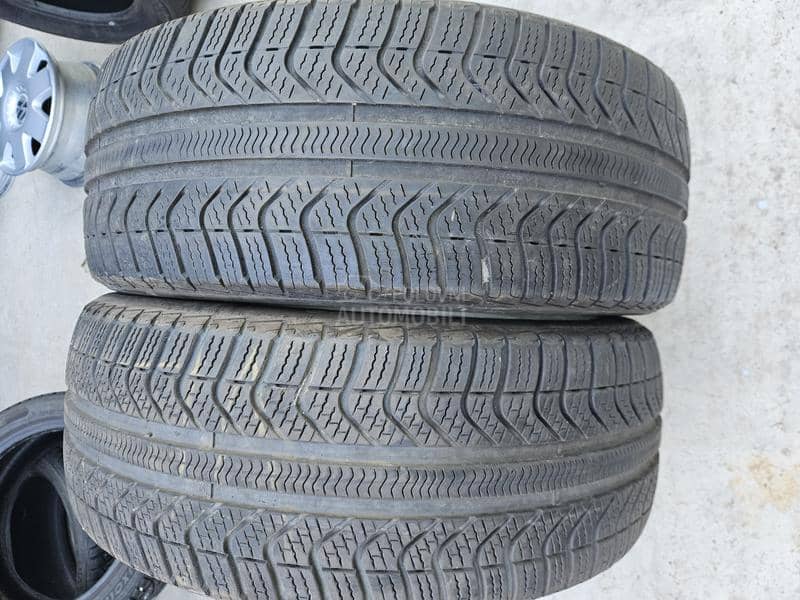 Pirelli 225/45 R19 Zimska