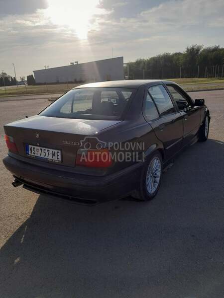 BMW 320 