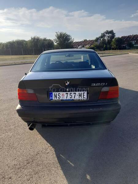 BMW 320 