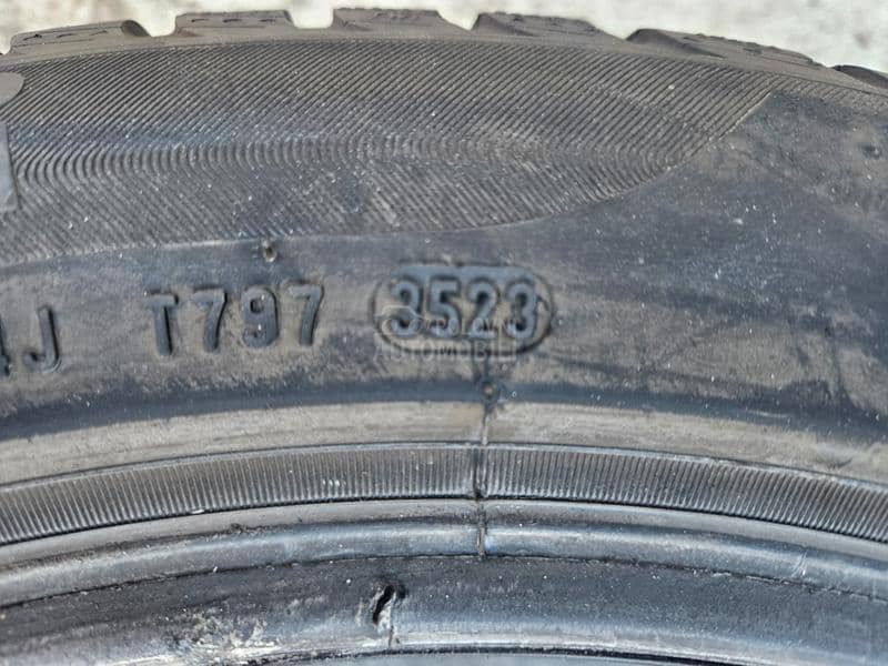 Pirelli 245/45 R18 Zimska