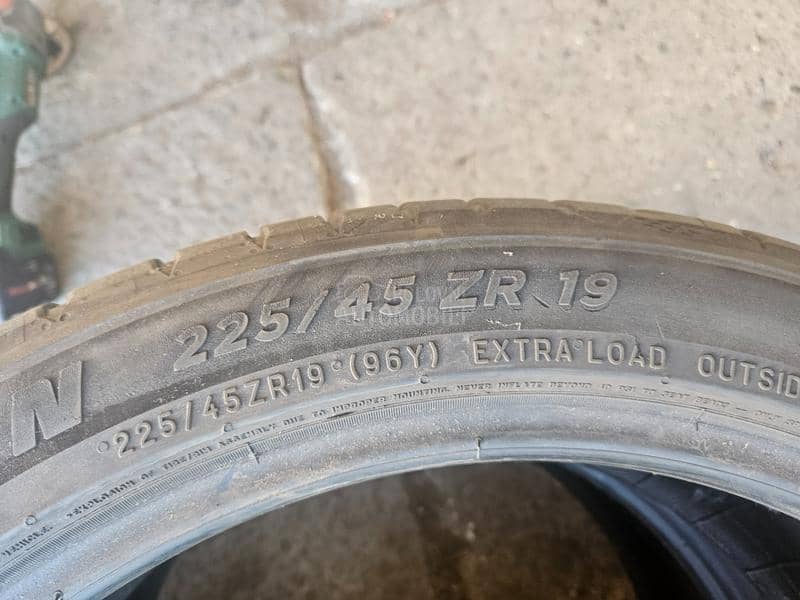 Michelin 225/45 R19 Letnja