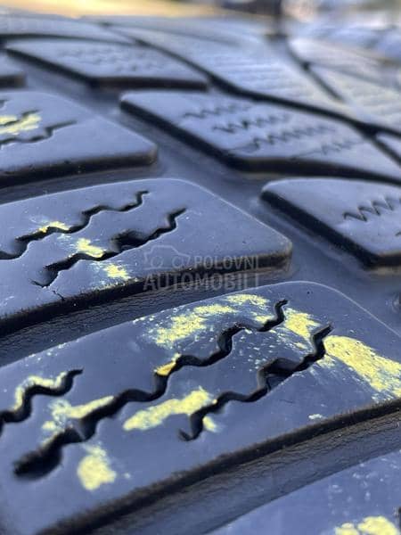 Dunlop 245/45 R19 Zimska