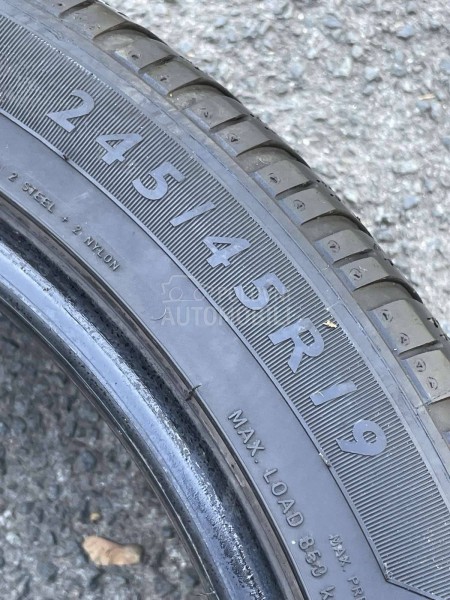Dunlop 245/45 R19 Zimska