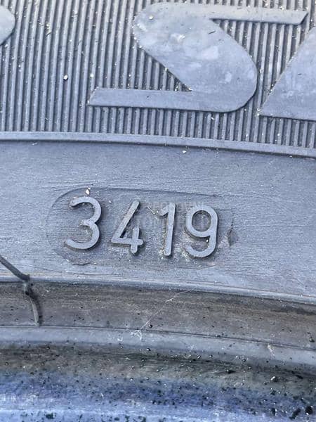 Dunlop 245/45 R19 Zimska