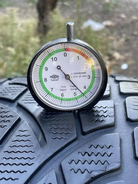 Dunlop 245/45 R19 Zimska