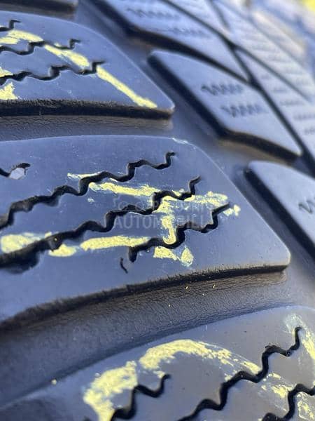 Dunlop 245/45 R19 Zimska