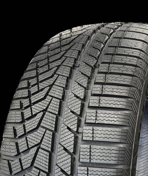 Sailun 215/55 R17 Zimska