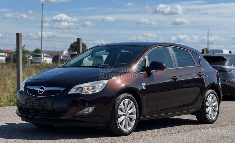 Opel Astra J 1.4B / COSMO / N.O.V