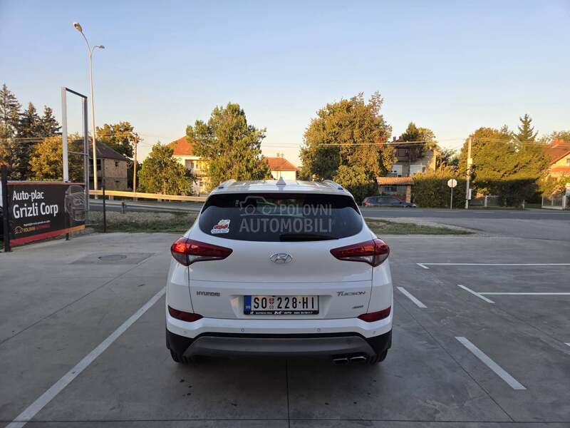 Hyundai Tucson 2.0 CRDI/4 x 4/NAV