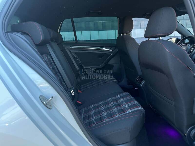 Volkswagen Golf 7 GTI/zvezdano.nebo