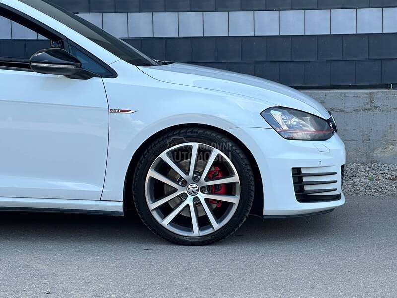 Volkswagen Golf 7 GTI/zvezdano.nebo