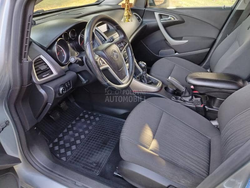 Opel Astra J 
