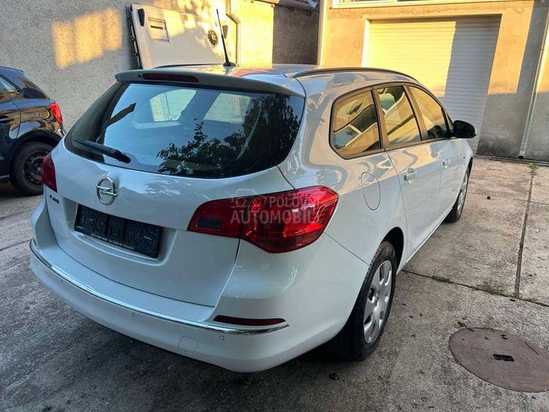 Opel Astra J 