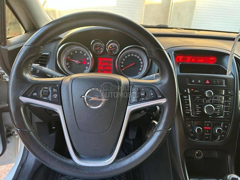 Opel Astra J 