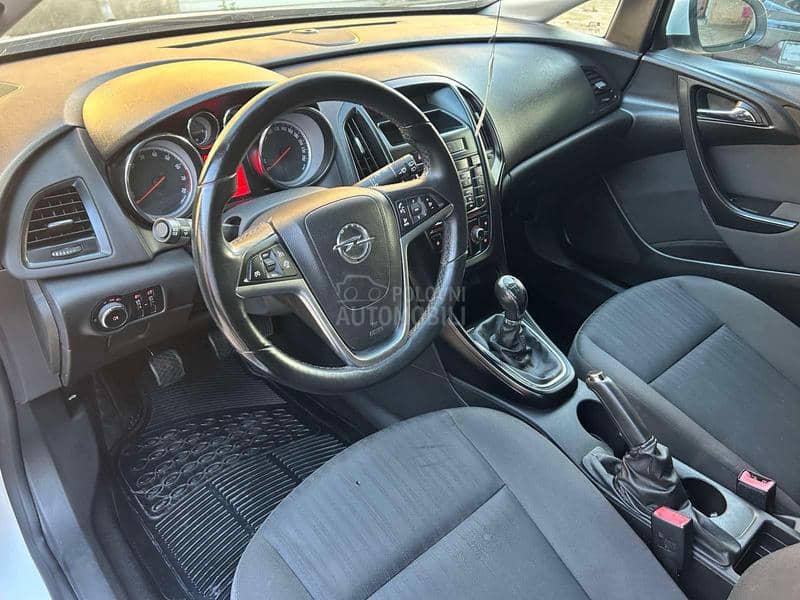 Opel Astra J 