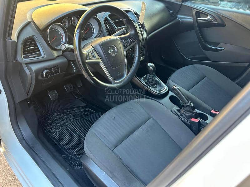 Opel Astra J 