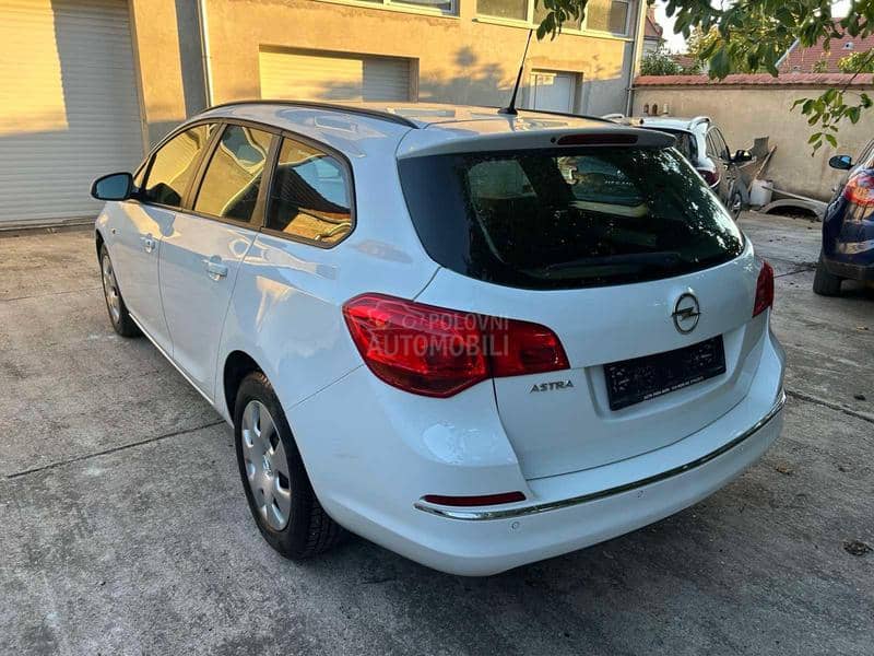 Opel Astra J 