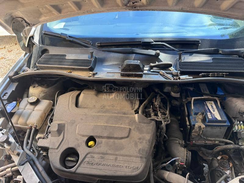 Ford Kuga 2.0tdc 2010. god. -  kompletan auto u delovima