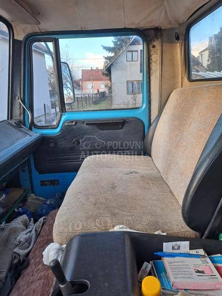 TAM 130 sa dizalicom