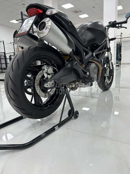 Ducati MONSTER 696 ABS