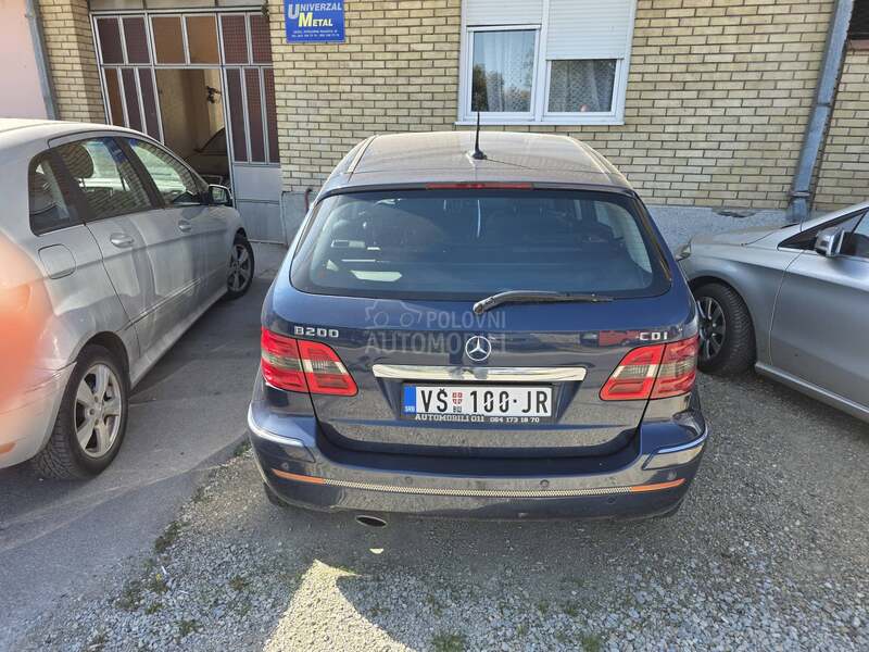 Mercedes Benz B 200 