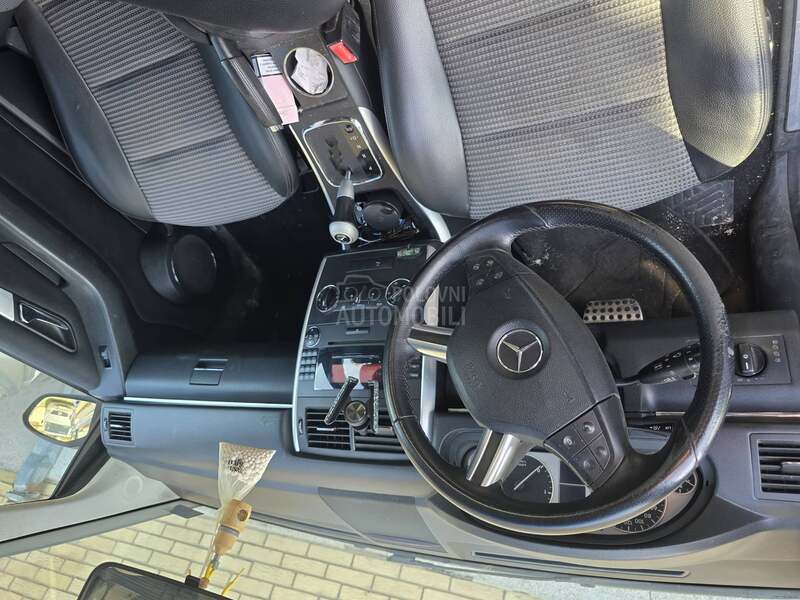 Mercedes Benz B 200 