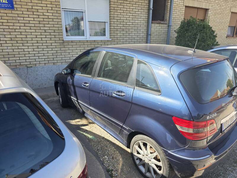 Mercedes Benz B 200 