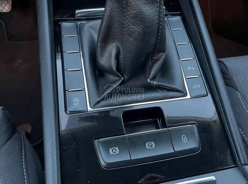 Škoda Superb 2.0 TDI/ LED/ NAV