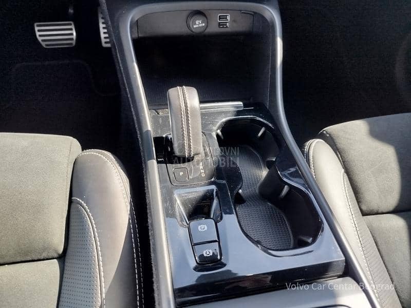 Volvo XC40 T3 AT R DESIGN