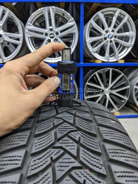 Dunlop 215/55 R16 Zimska