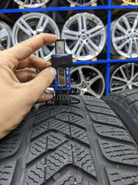 Pirelli 215/55 R18 Zimska