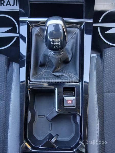 Opel Astra L 1.2 110 EDITION