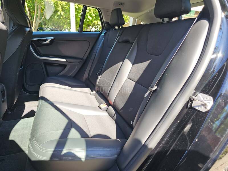 Volvo V60 2.0 D4 S W I S S