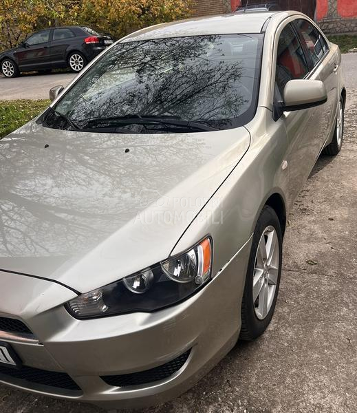 Mitsubishi Lancer 1.5 INVITE