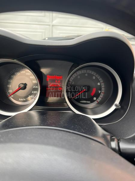 Mitsubishi Lancer 1.5 INVITE