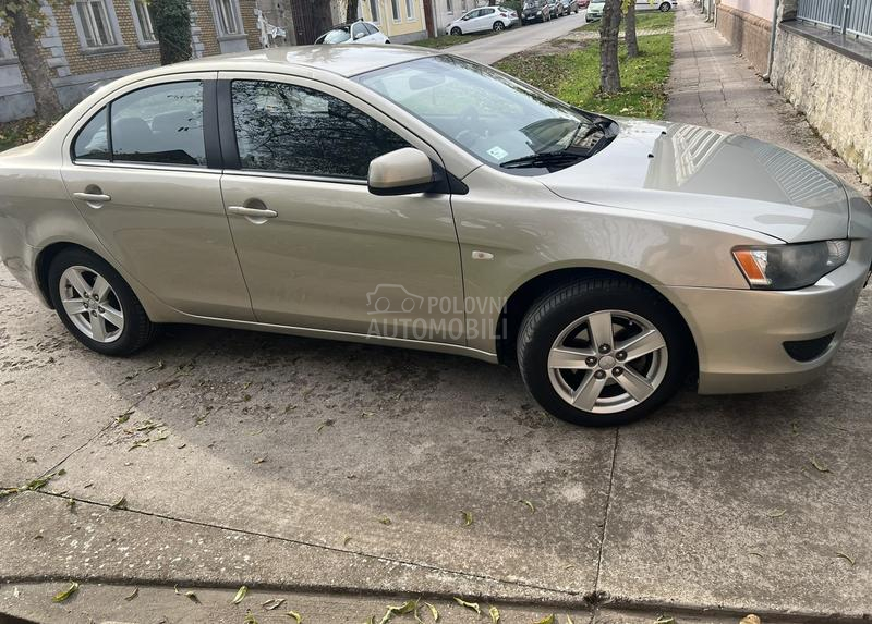 Mitsubishi Lancer 1.5 INVITE