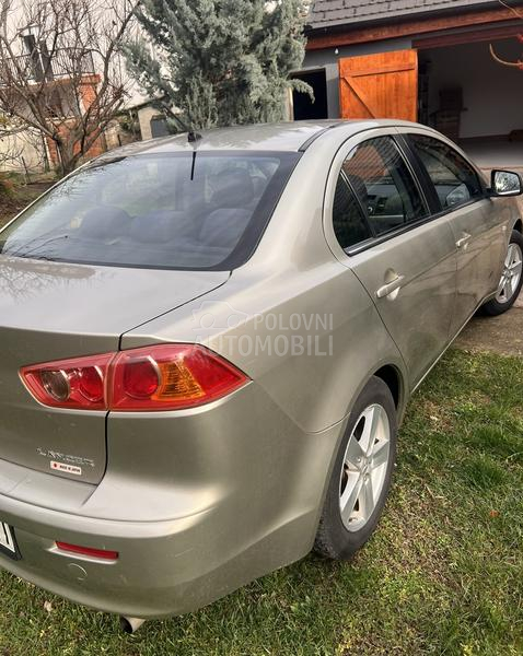 Mitsubishi Lancer 1.5 INVITE