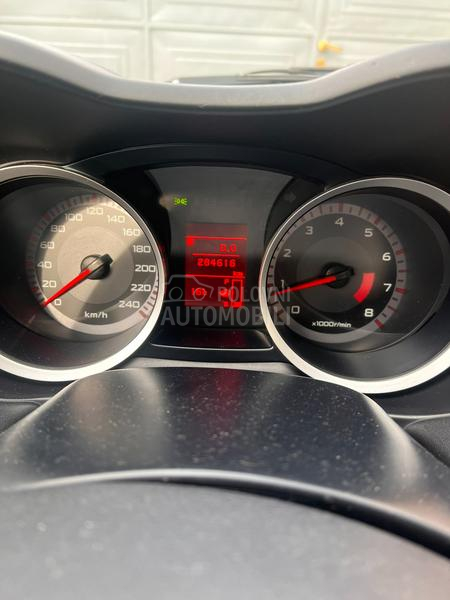 Mitsubishi Lancer 1.5 INVITE