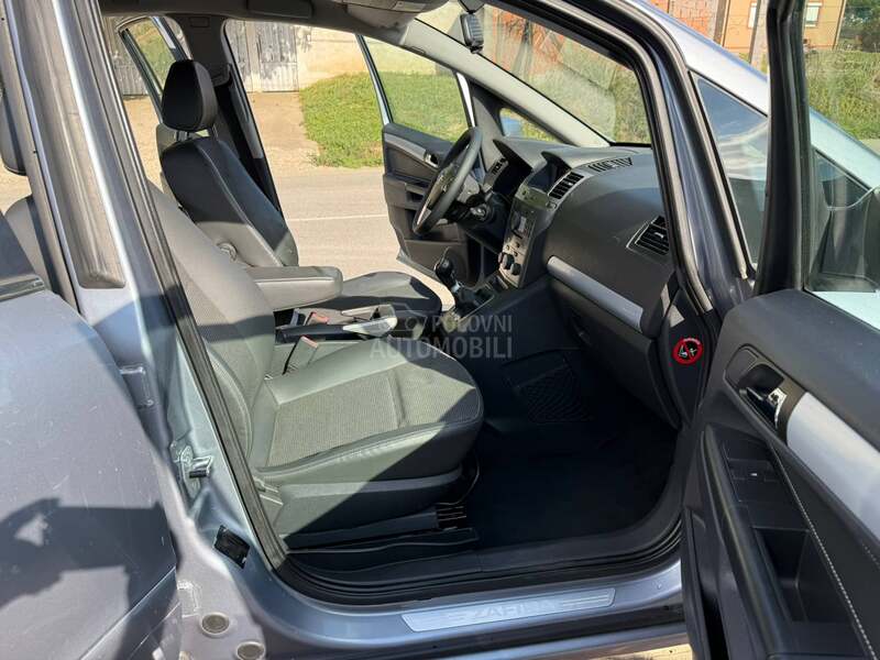 Opel Zafira 1,8b.enz/cosmo/7sed.