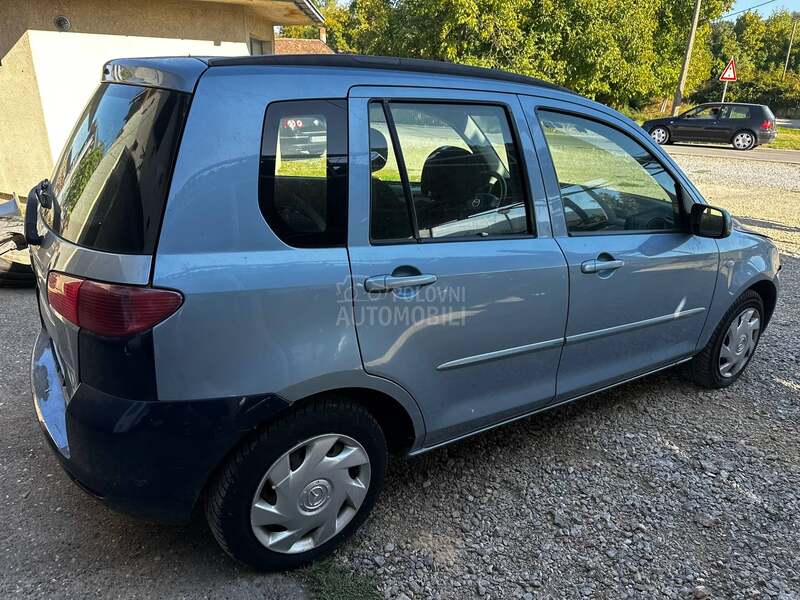 Mazda 2 Delovi 2005. god. -  kompletan auto u delovima