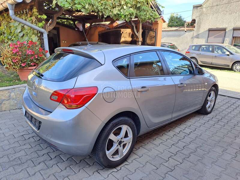 Opel Astra J 1.6 16v