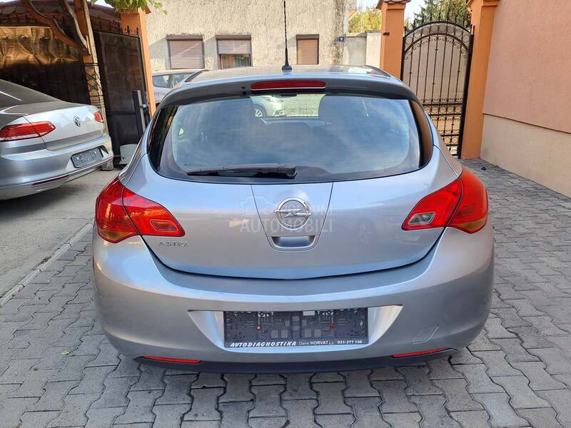 Opel Astra J 1.6 16v