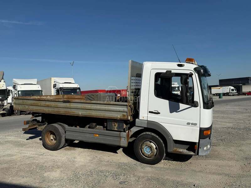 Mercedes Benz 818