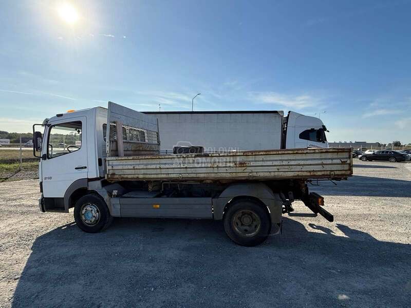 Mercedes Benz 818