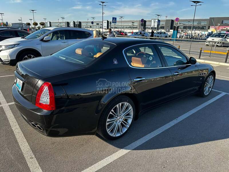 Maserati Quattroporte 