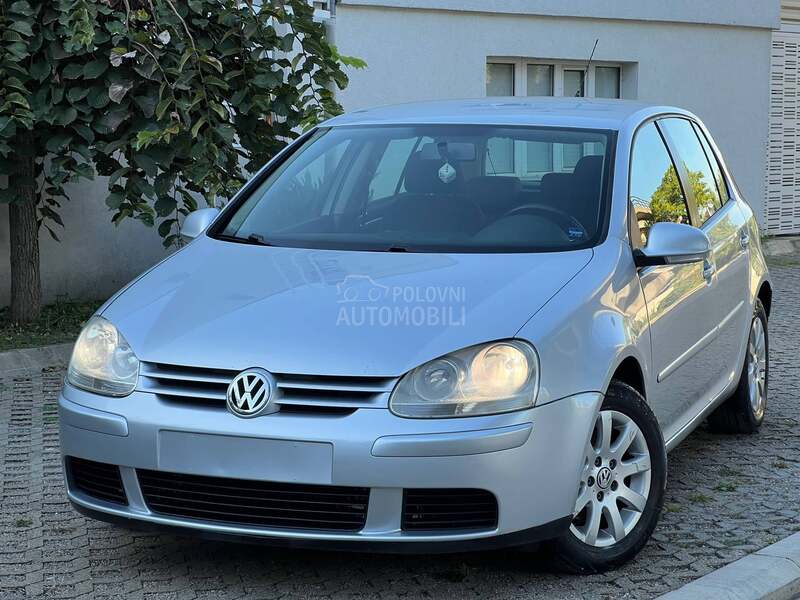Volkswagen Golf 5 1.6B  S A L O N