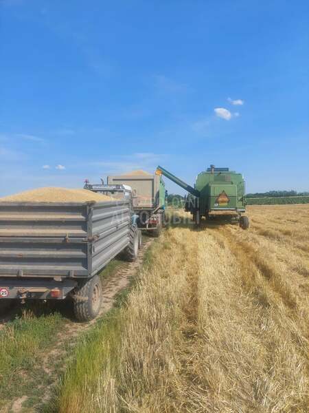 John Deere 975